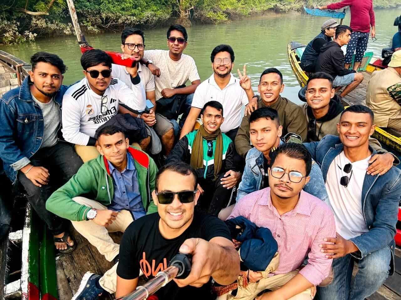 সুন্দরবন নদীপথে বোট সাফারি